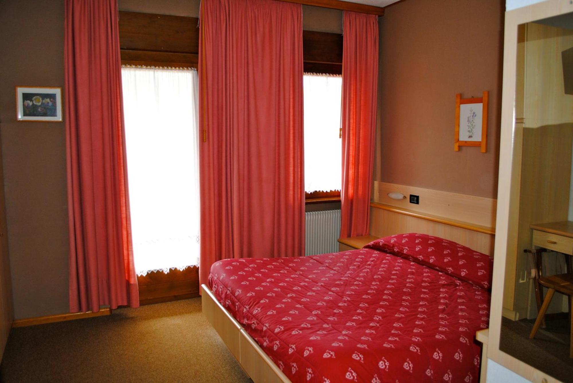 Albergo Venezia Passo Rolle Bilik gambar