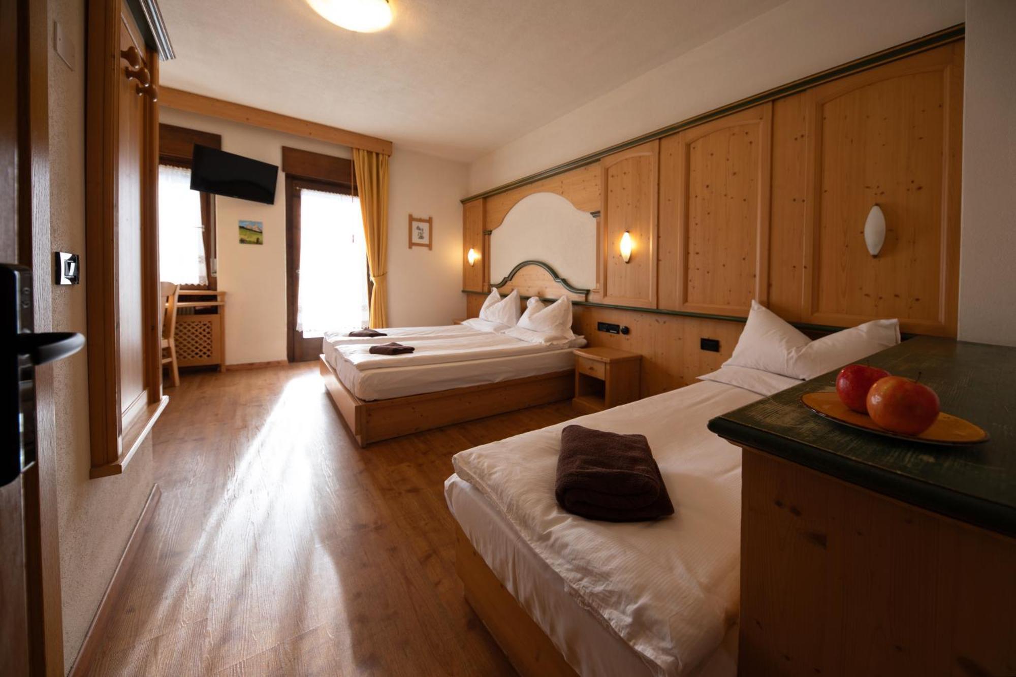 Albergo Venezia Passo Rolle Luaran gambar
