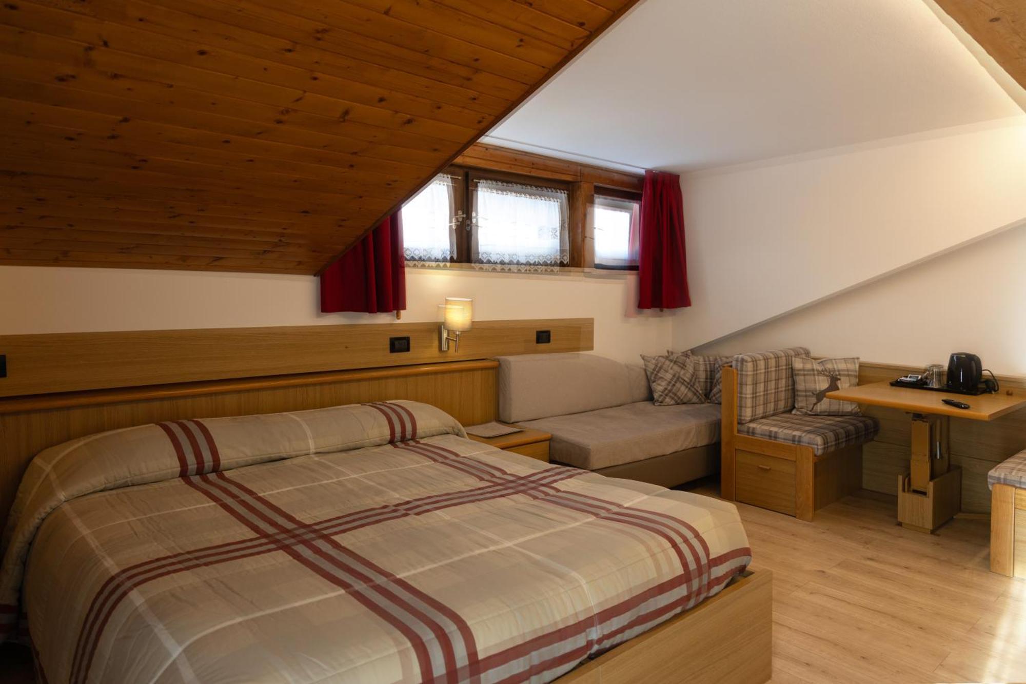 Albergo Venezia Passo Rolle Luaran gambar