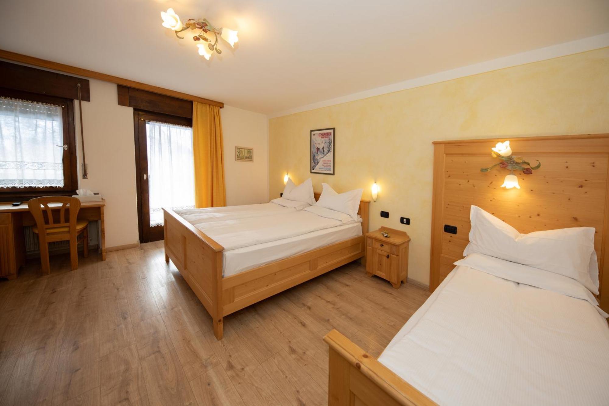 Albergo Venezia Passo Rolle Luaran gambar