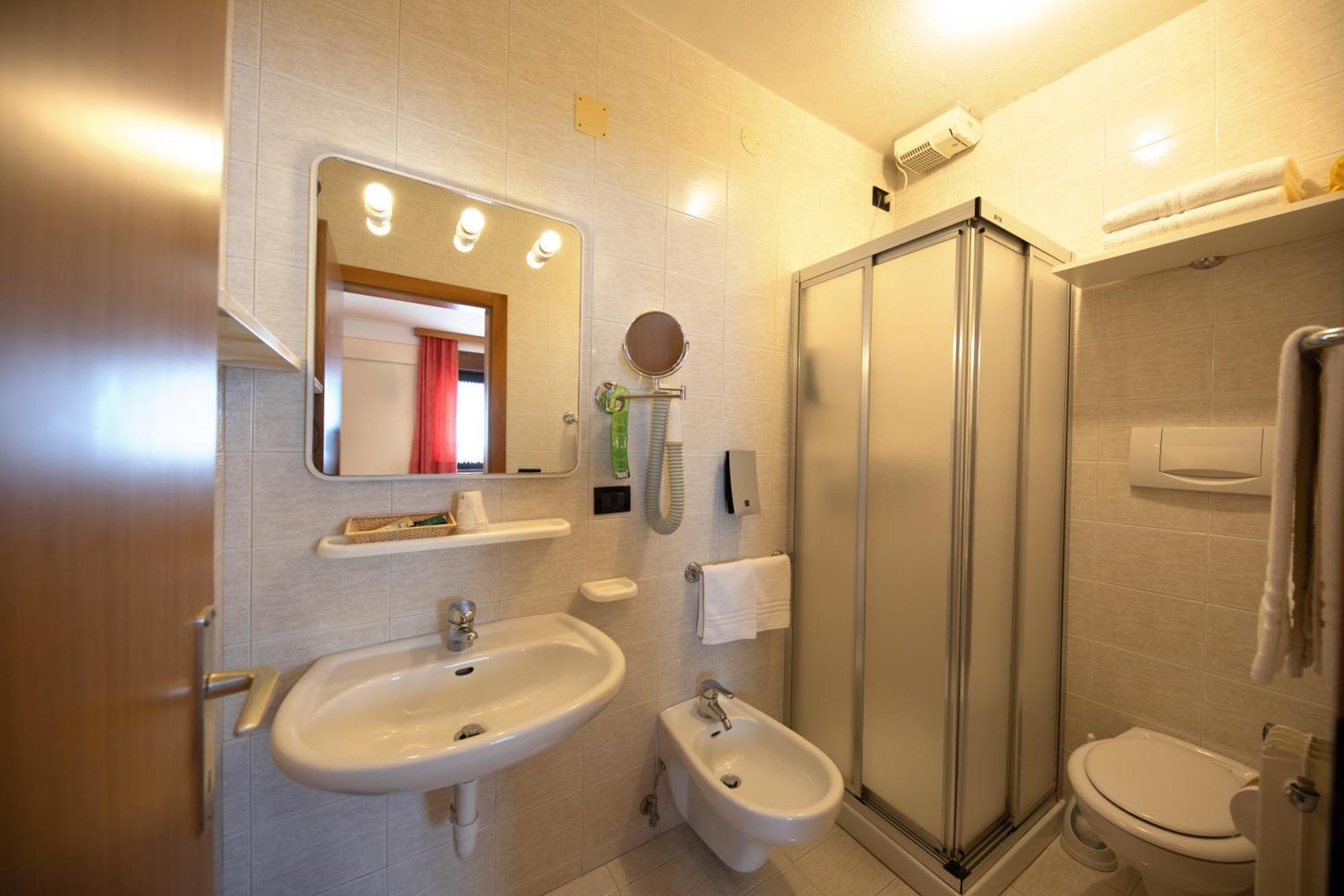 Albergo Venezia Passo Rolle Luaran gambar