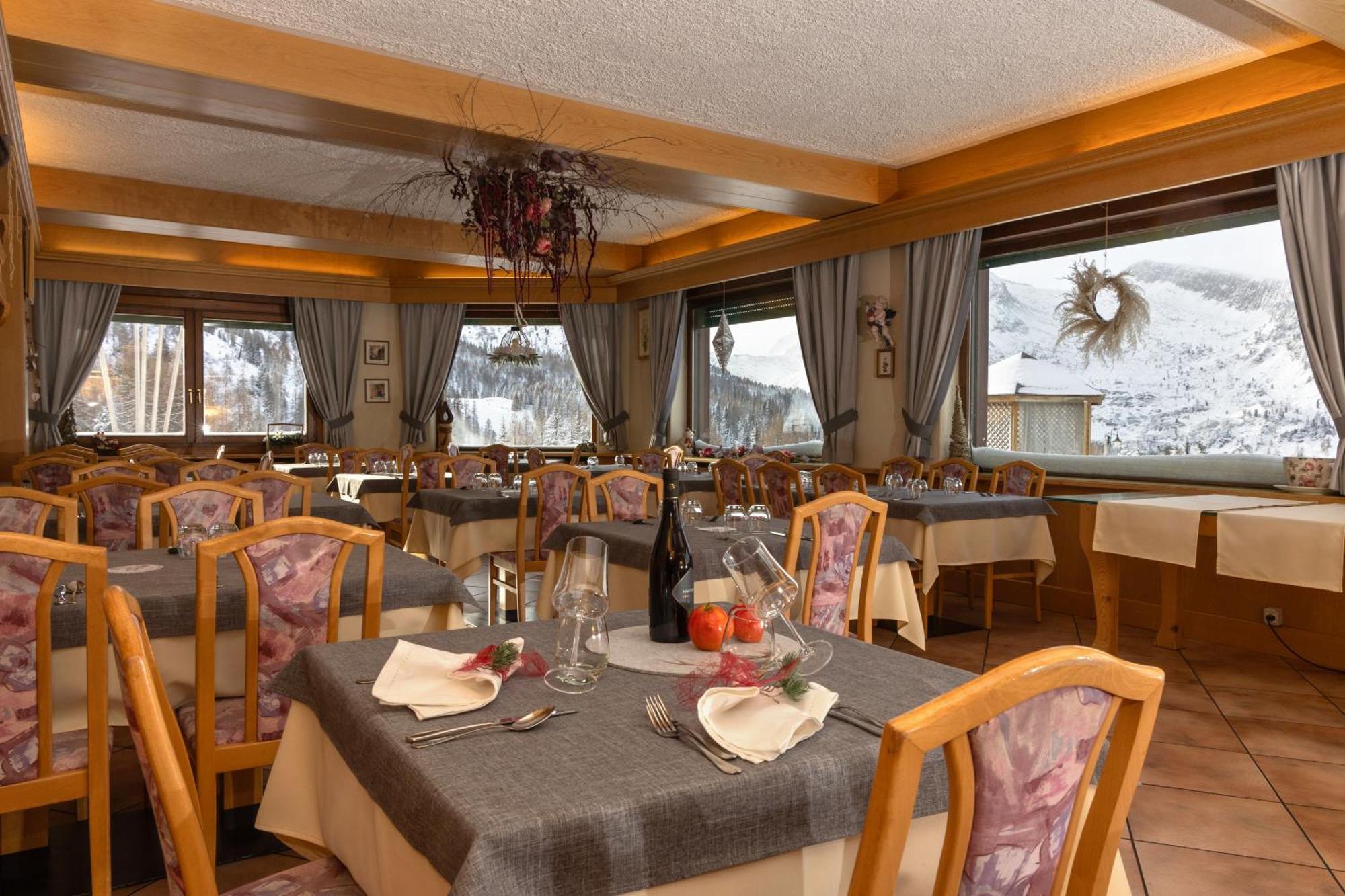Albergo Venezia Passo Rolle Luaran gambar
