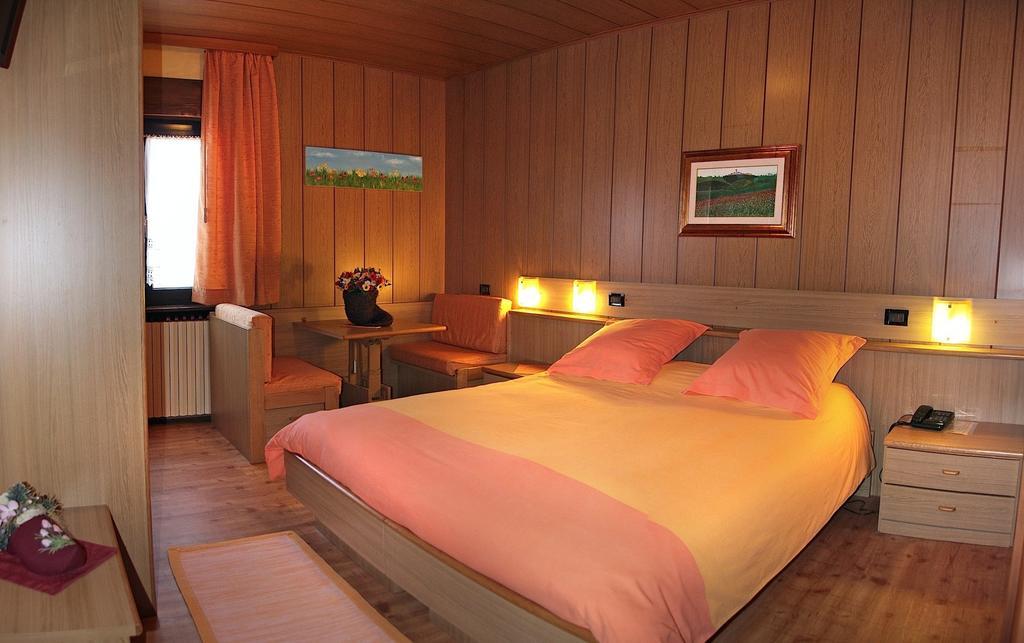 Albergo Venezia Passo Rolle Bilik gambar