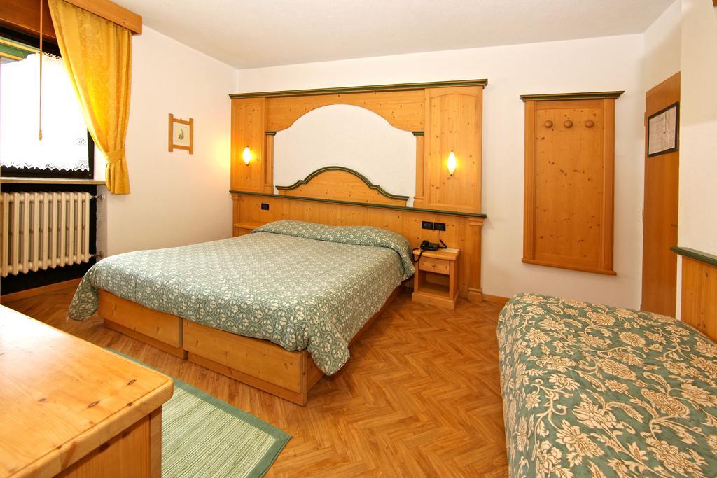 Albergo Venezia Passo Rolle Luaran gambar