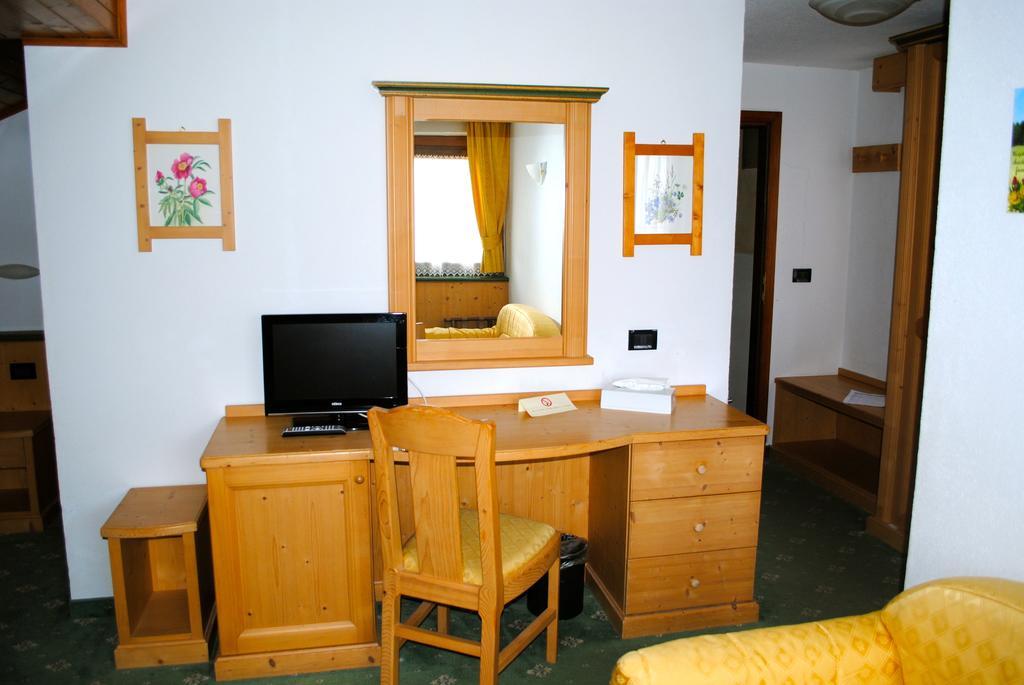 Albergo Venezia Passo Rolle Luaran gambar