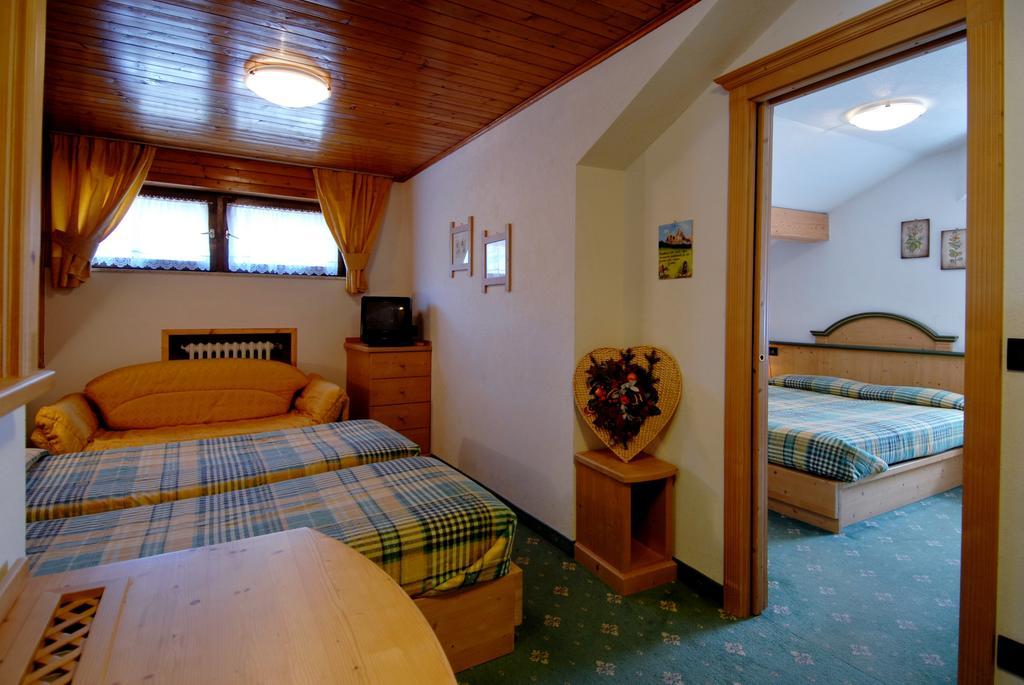 Albergo Venezia Passo Rolle Luaran gambar